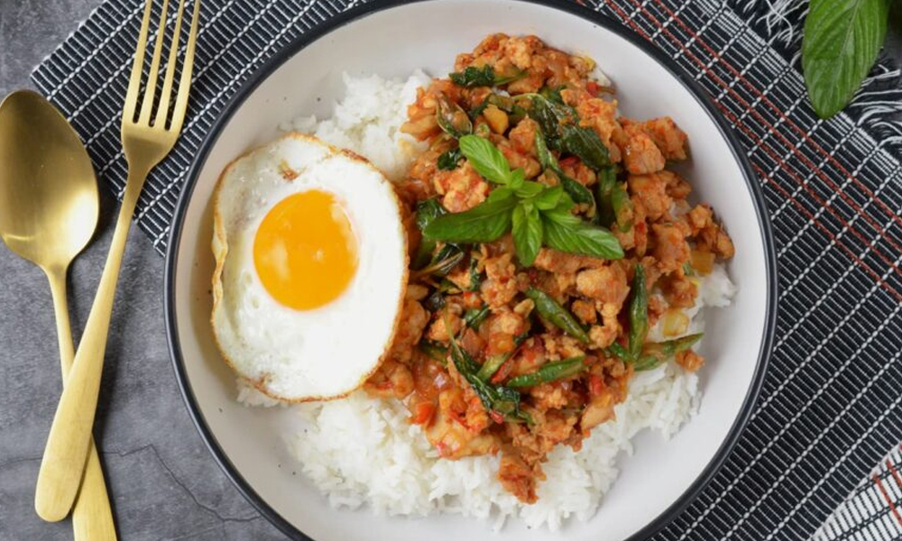 The Lively Buzz &amp; Amazing Flavours of Thai Night Markets