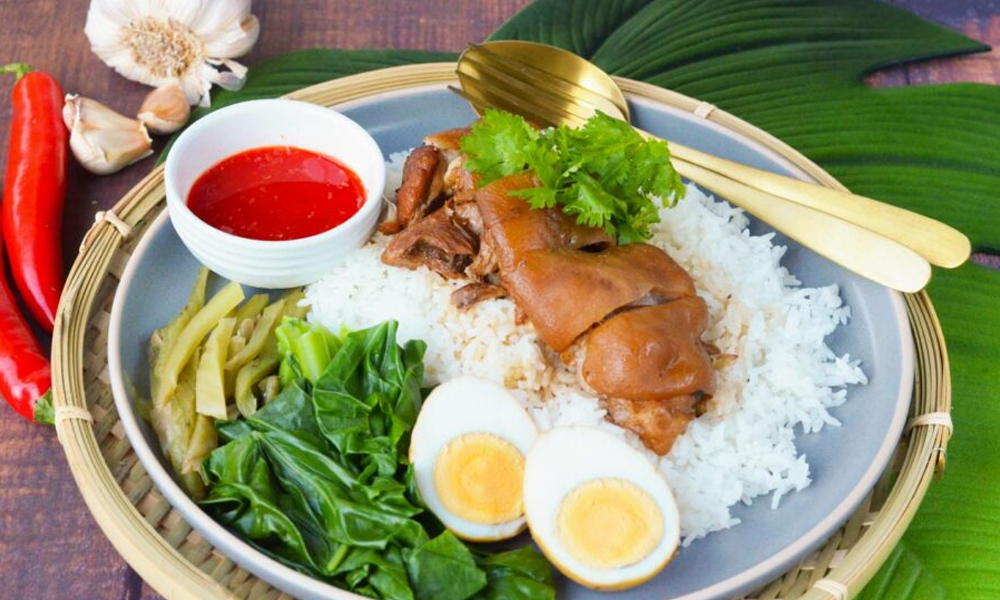 The Lively Buzz &amp; Amazing Flavours of Thai Night Markets