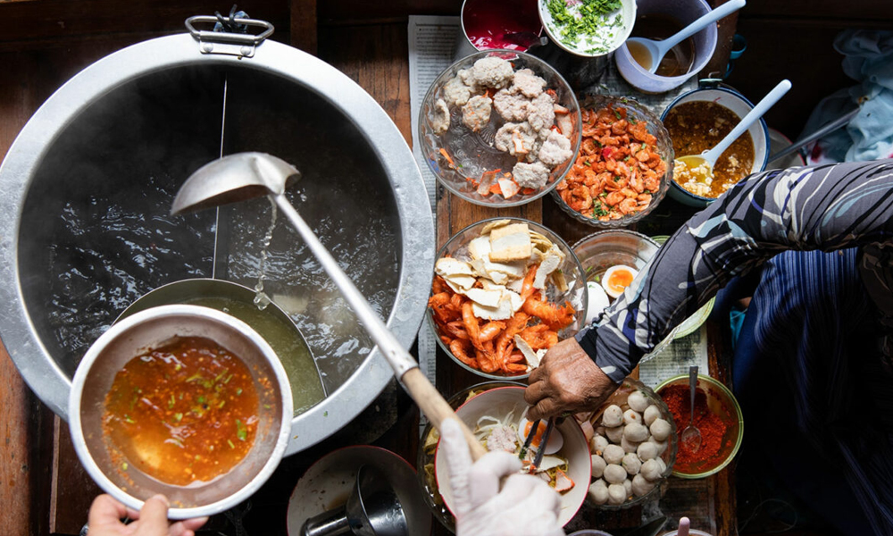 The Lively Buzz &amp; Amazing Flavours of Thai Night Markets