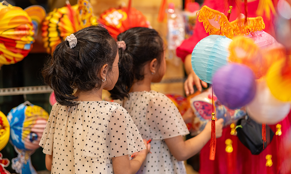 Vietnamese Children&rsquo;s Festival and the Moon Legend