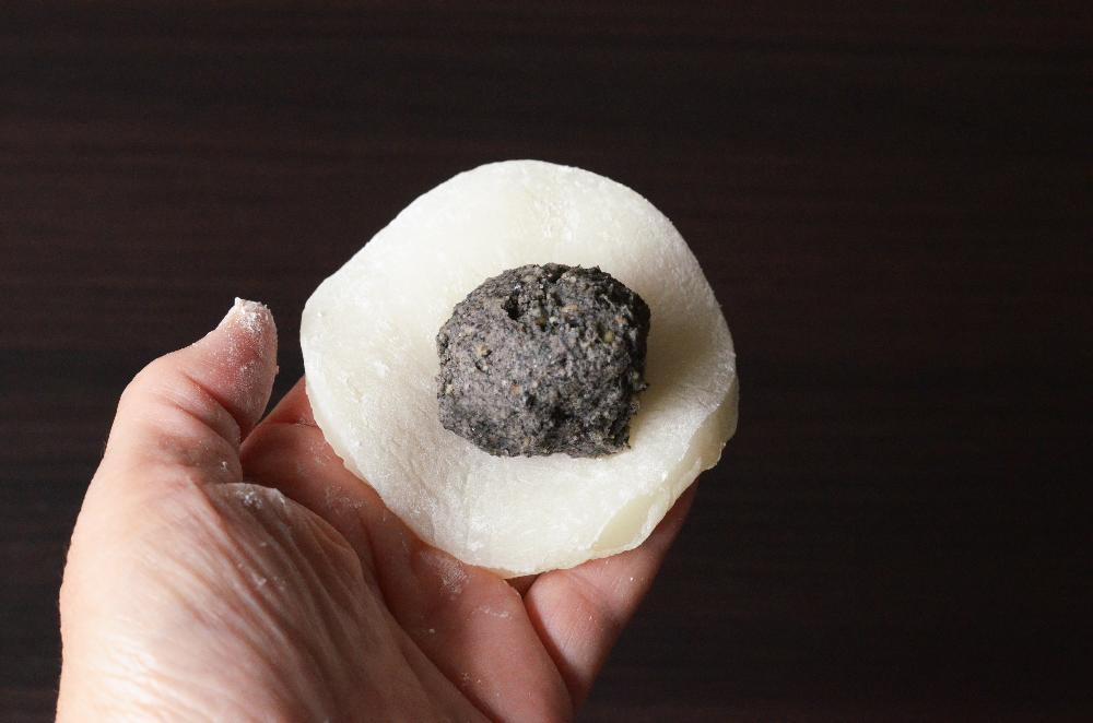 Golden Panko Black Sesame Mochi